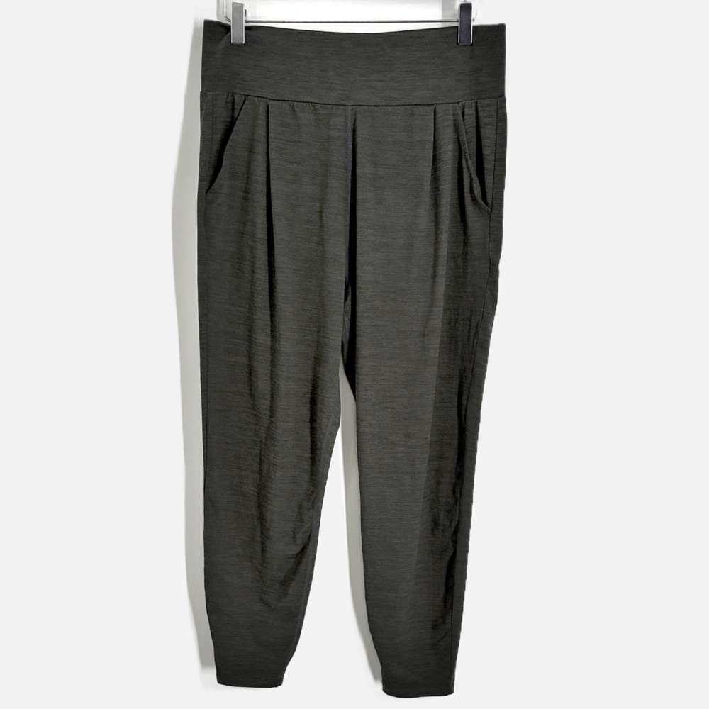 Vuori Daily Jogger in Army Heather - Size Medium (measured)